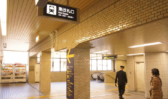 阪急西宮北口駅を東改札口より出ていただき、